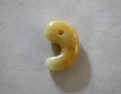 画像1: 古代型勾玉　アラゴナイト